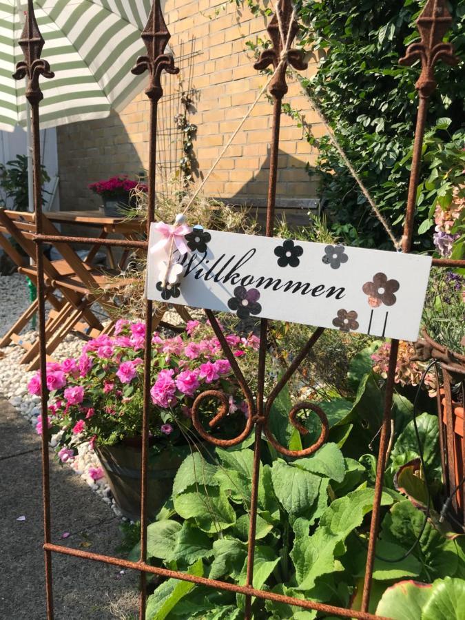 Nias Guesthouse Reinbek Eksteriør billede
