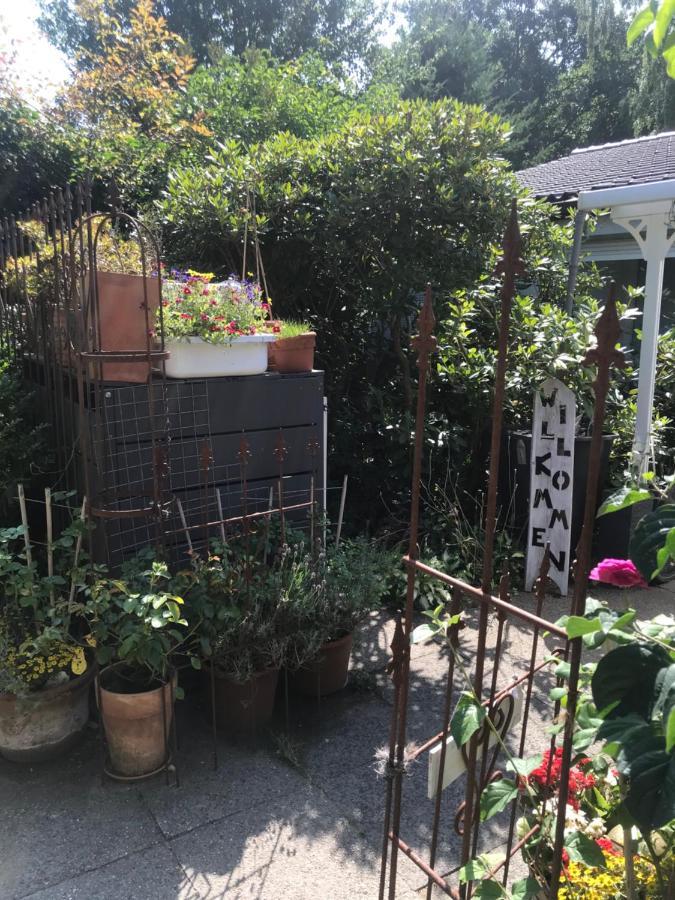 Nias Guesthouse Reinbek Eksteriør billede